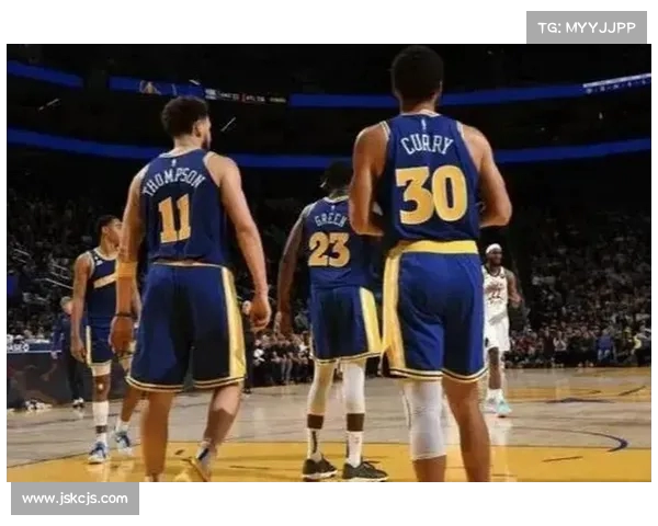 金州勇士重塑辉煌之路:从汤普森复苏到库里领军新篇章 金州勇士重塑辉煌之路:从汤普森复苏到库里领军新篇章